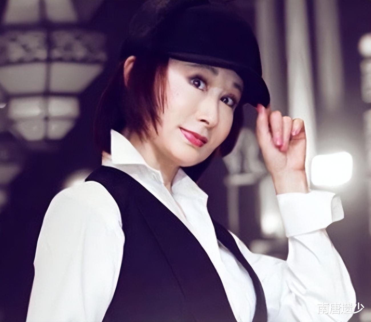 潘迎紫|73岁潘迎紫久违晒照，皮肤紧致无皱纹，美颜脸和优雅老去对比明显