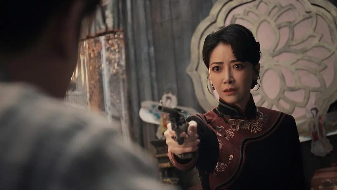 纸人回魂|2年近10部作品火出了圈？国产恐怖片，只差了一点点