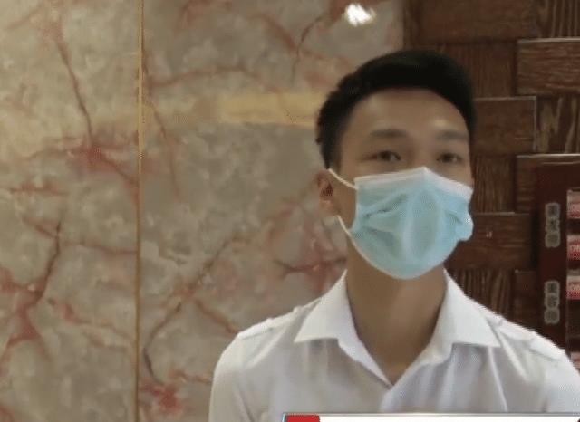 男子在理发店充值2万,消费却只能现金支付,理发店:不是我的错