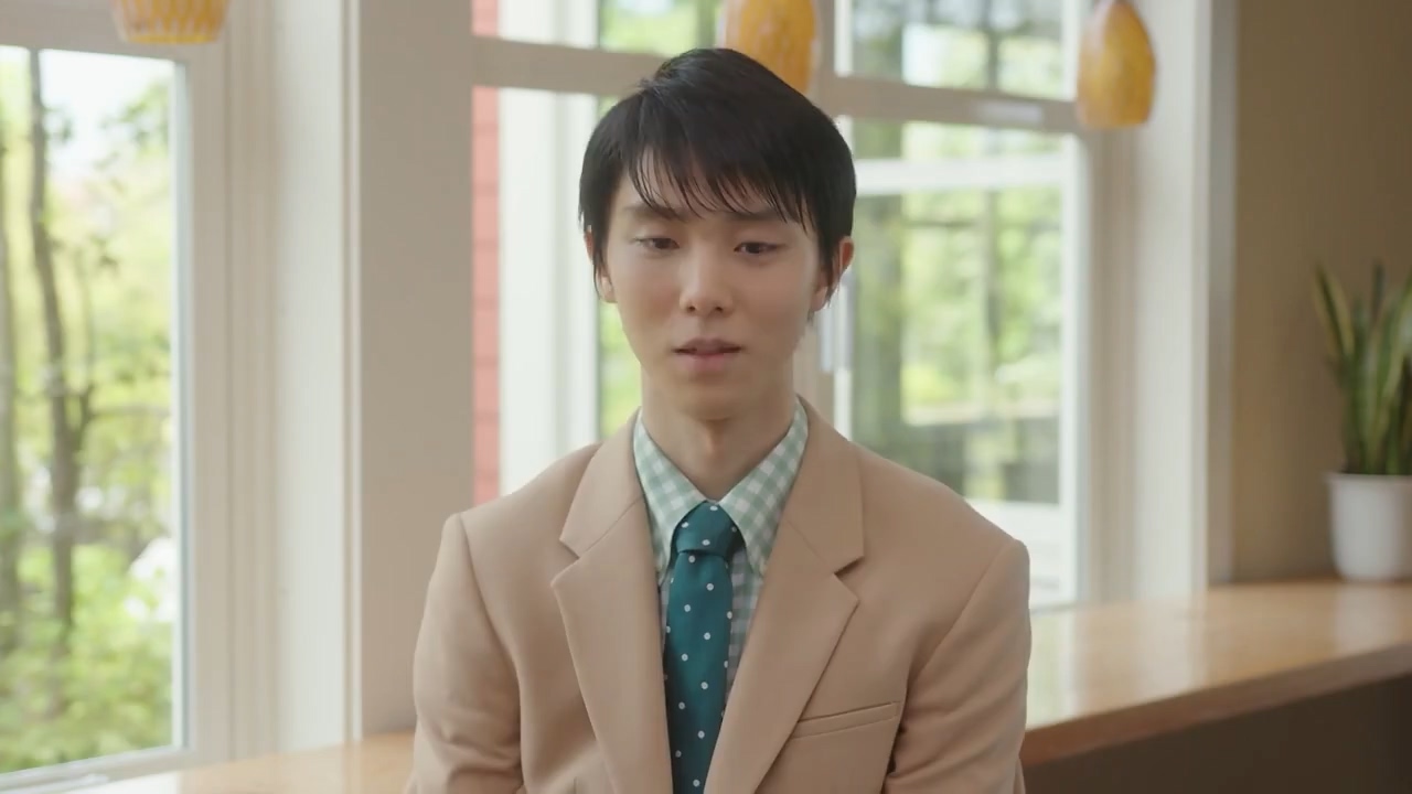 羽生结弦|魅力无人能挡！羽生结弦罕见穿西服出镜，温文尔雅帅出天际