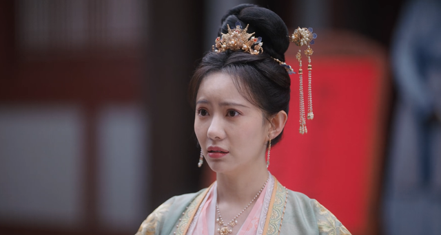 杨幂|从《爱情公寓》诺澜，到《卿卿日常》的海棠，原来十年前已是巅峰