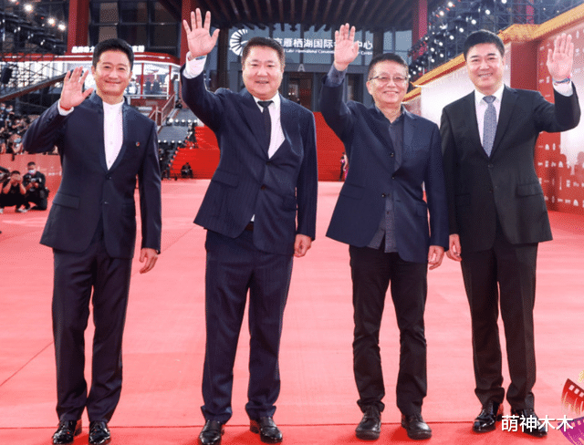 陈都灵|北影节红毯名场面:陈都灵脱妆被李一桐艳压,时代少年团抢麦出圈