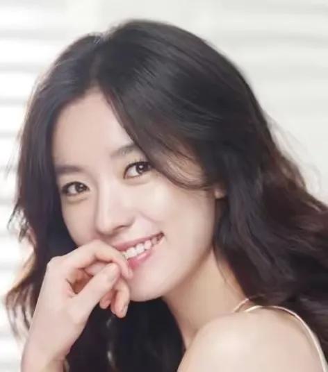 韩孝周|官二代出身的韩孝周,曾因李秉宪声名狼藉后被弟弟牵连 借李钟硕翻身