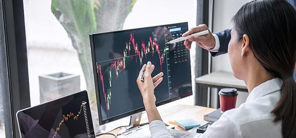 教师|女孩被南大“强击计划”录取,母亲一旁不高兴,直言专业太冷门!