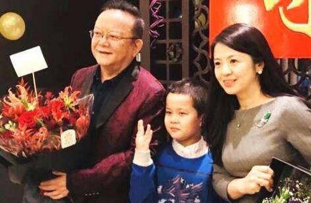 王刚|张国立、张铁林、王刚澳洲带家属聚餐！被调侃：又是和二掏钱？