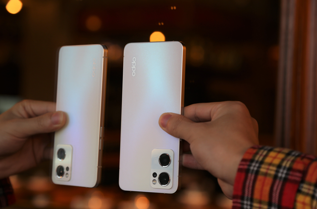 猫王|颜值性能续航全都要！OPPO Reno7晨曦金上手，这些体验太给力