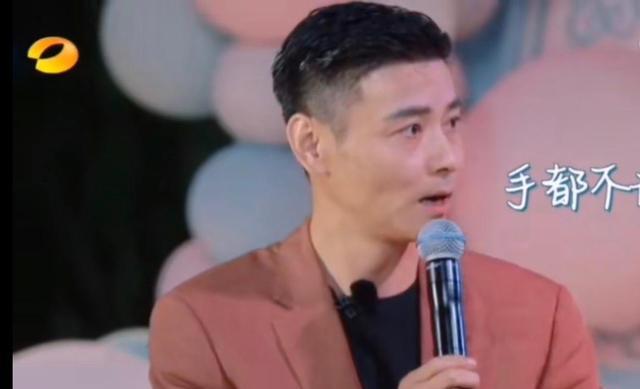 胡杏儿|胡杏儿近照状态绝了，41岁活出21岁的感觉，就该一辈子当小女孩