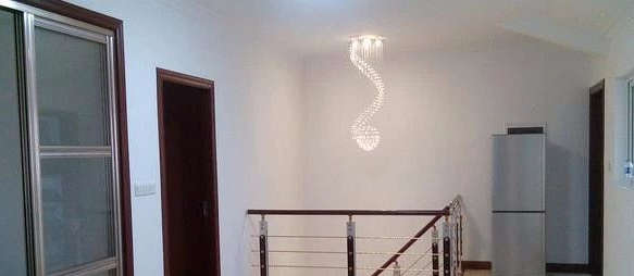 老公给新房加了组楼梯,竟引来全村人围观,还嘲笑我们没脑子!