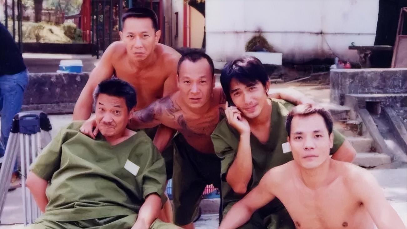 杨幂|曝68岁港星定居内地耍大牌！拒绝粉丝搭肩合影，怒斥：一手打死你？