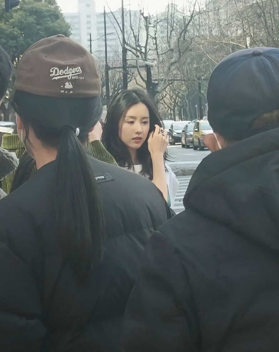 陈都灵|路人镜头下的陈都灵有多美?无美颜无滤镜气质好,生图宛如校花