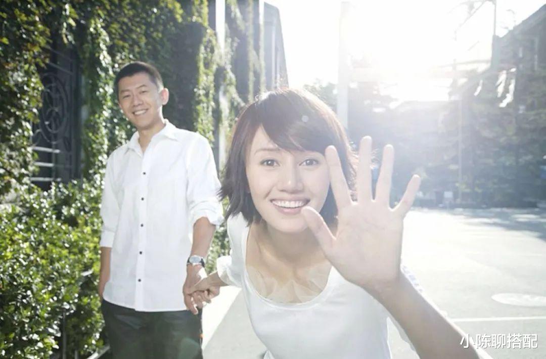 短发 45岁的袁泉也太有气质了：衣不穿花，发不过肩，打扮简约又得体