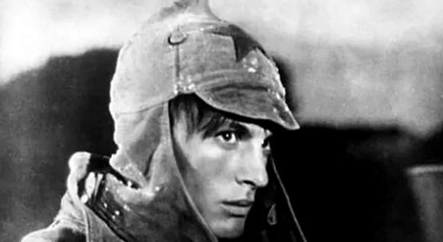 李宁|到底是笠型盔还是“太君”盔？李宁新品惹争议，官方回复未能服众