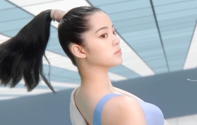 欧阳娜娜|欧阳娜娜剑客造型火了，穿西装扎马尾辫，手持长剑英姿飒爽