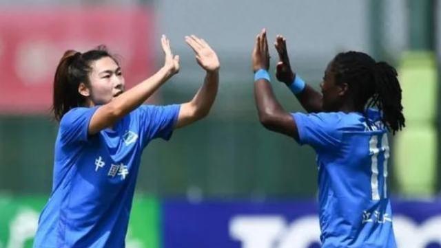 长春华信女足|2-1逆转！武汉女足6战全胜，全国冠军太可惜：门将2次黄油手送礼