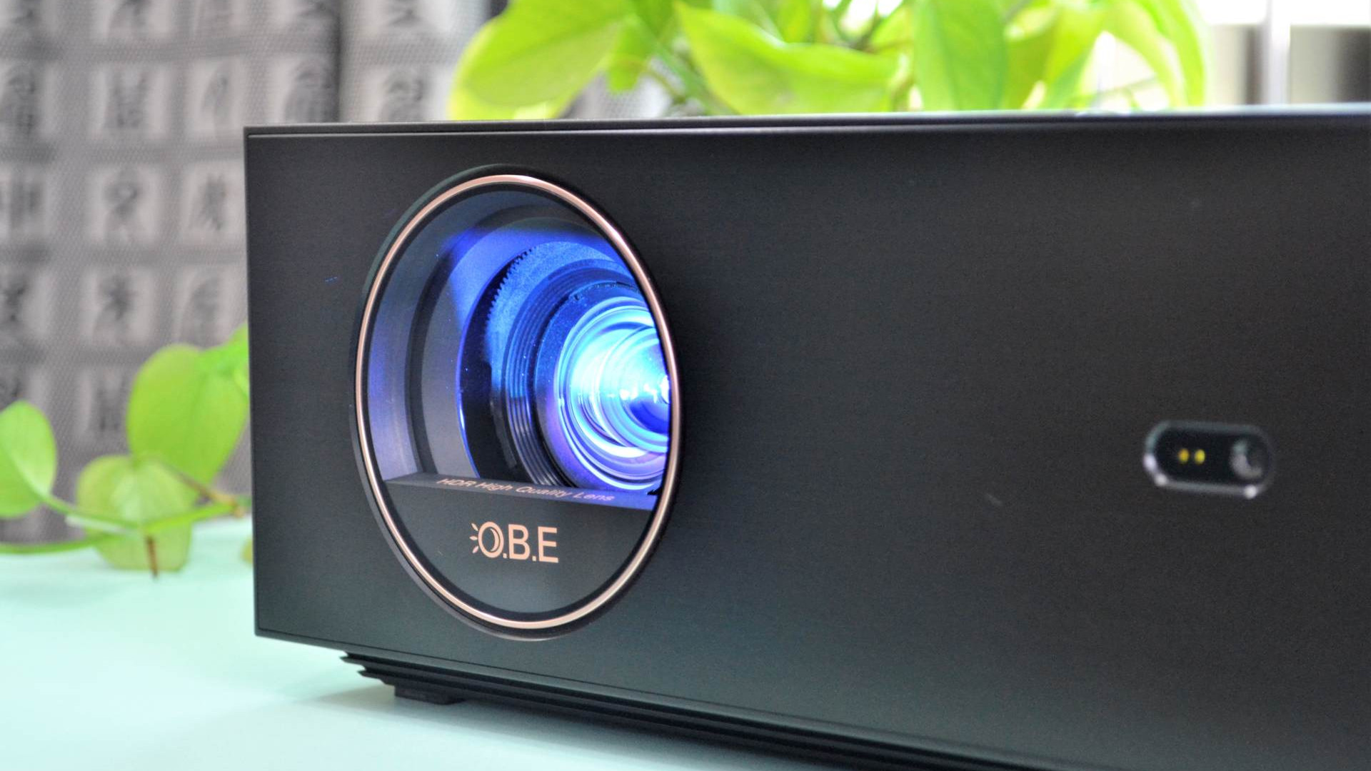 显示器|如何打造家庭影院？深度评测大眼橙X20，畅享智能投影界天花板