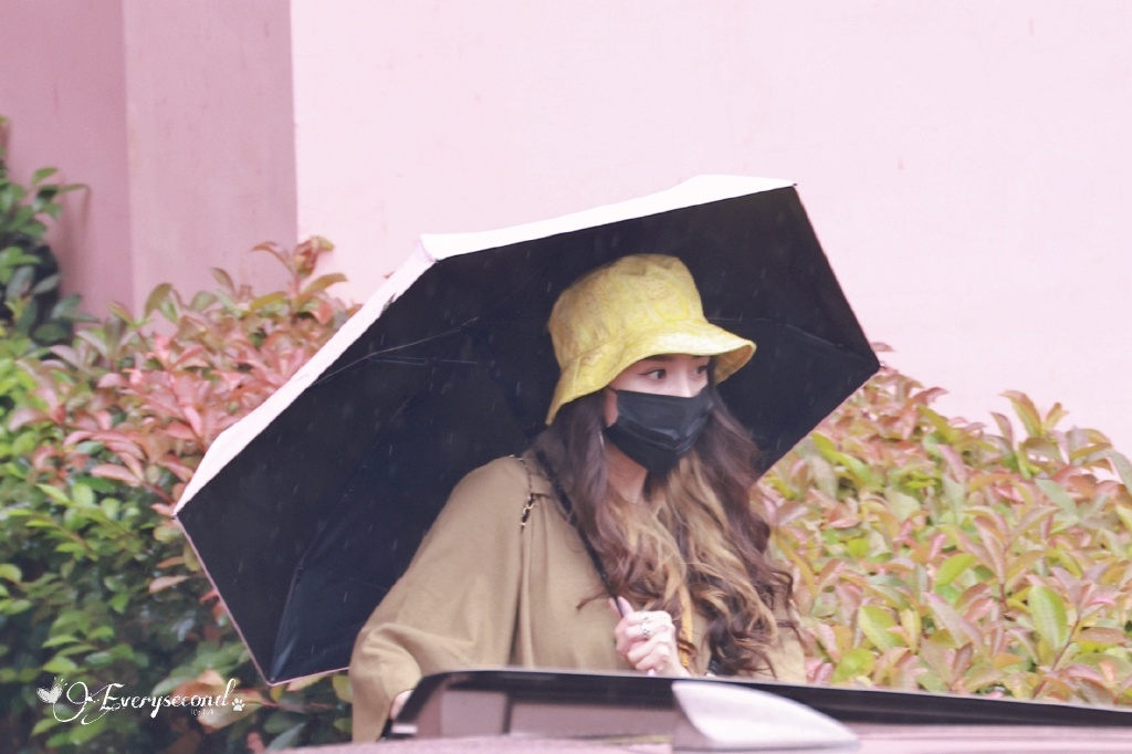 杨幂|杨幂《花少3》路透曝光！后面的赵今麦太显眼了，颜值对比有差距