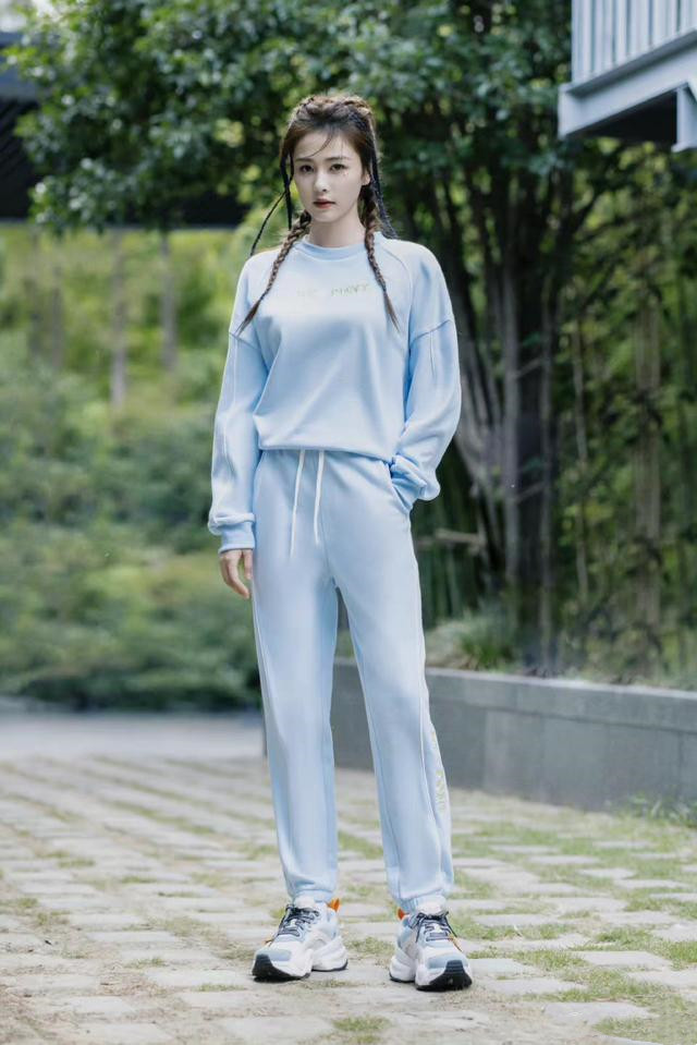 生图|小肚腩，痘痘肌，法令纹，显壮硕，明星的生图，是另一种人间真实