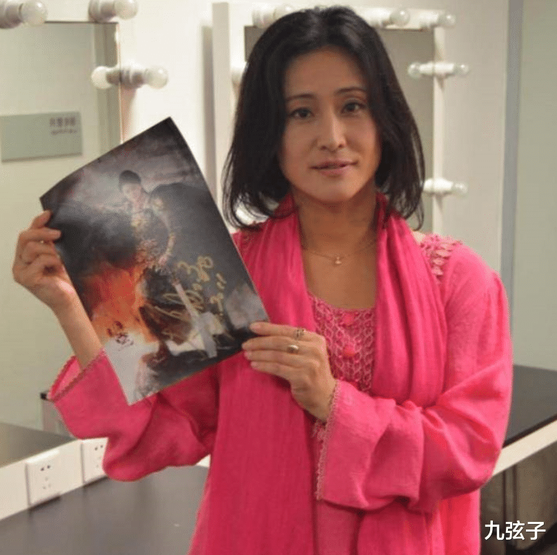 大岛由加利|师爷说：跟着洪金宝有饭吃，“打女”大岛由加利的跨国情缘