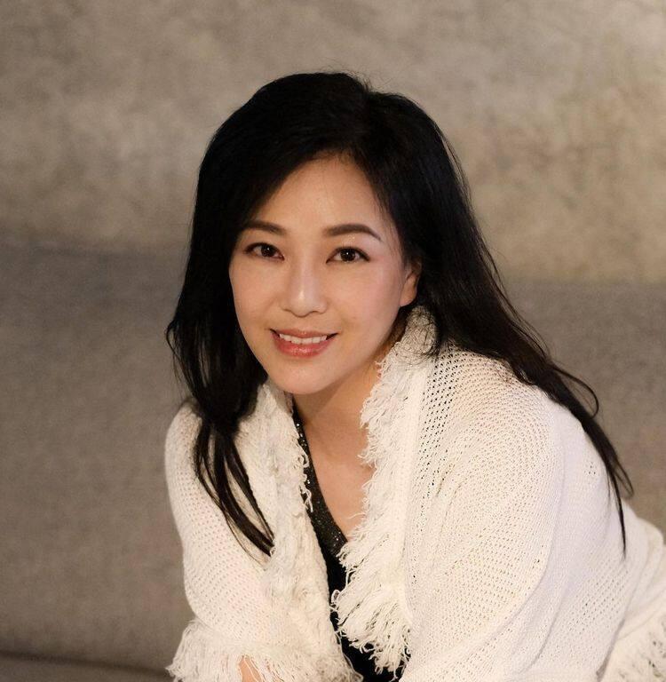 刘小慧|51岁刘小慧少女美貌，不愧是当年与周慧敏齐名的清纯玉女