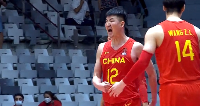 中国男篮|男篮1分险胜有两大功臣，连续12分+关键篮板，赵睿孙铭徽该反思了
