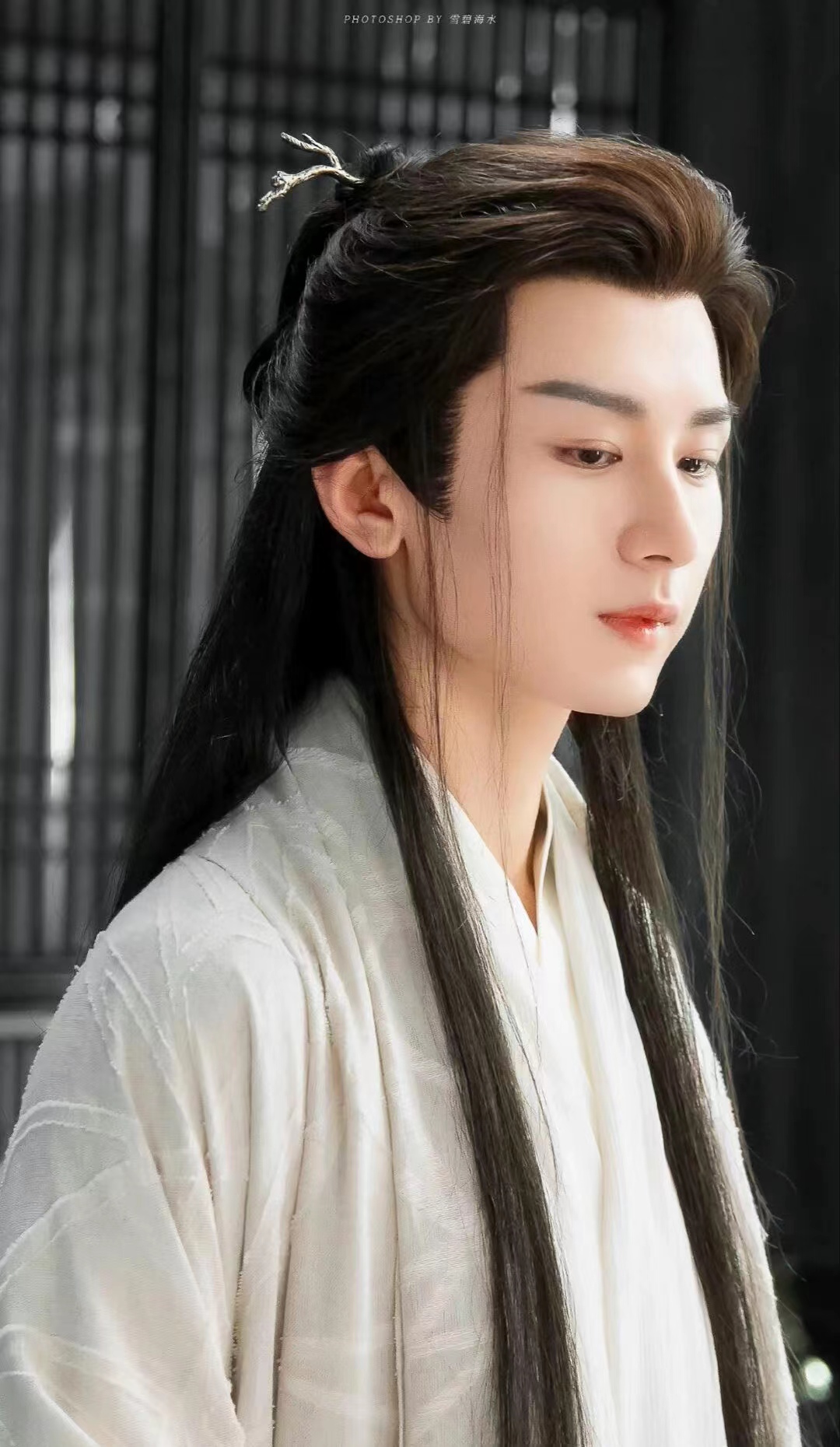 成毅|成毅的演技炸裂时刻！一部剧中同时饰演三个角色，眼神简直神了！