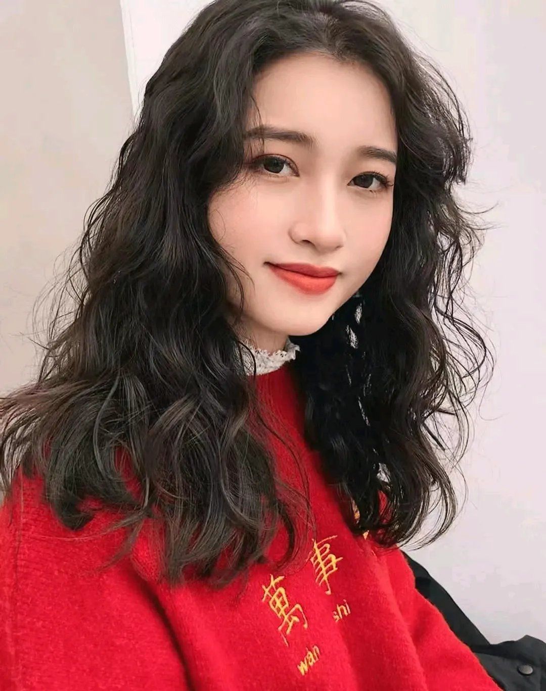 连衣裙 新春流行发型17款,好看时尚很心动,每款都想试一试