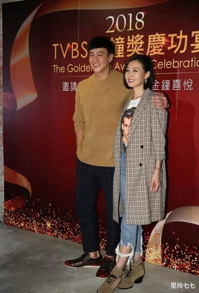 食材 何润东夫妇合体露面,小8岁娇妻剪短发变高级脸,颜值太高