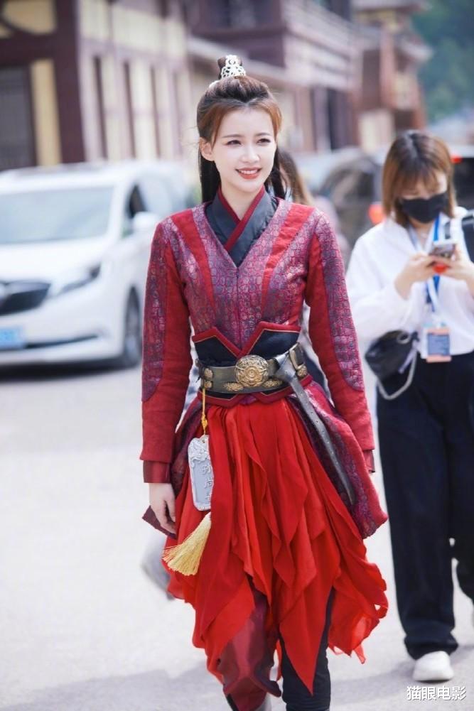 孙怡|28岁孙怡cos孙尚香，一身红衣尽显侠女气质，网友：姐姐好漂亮