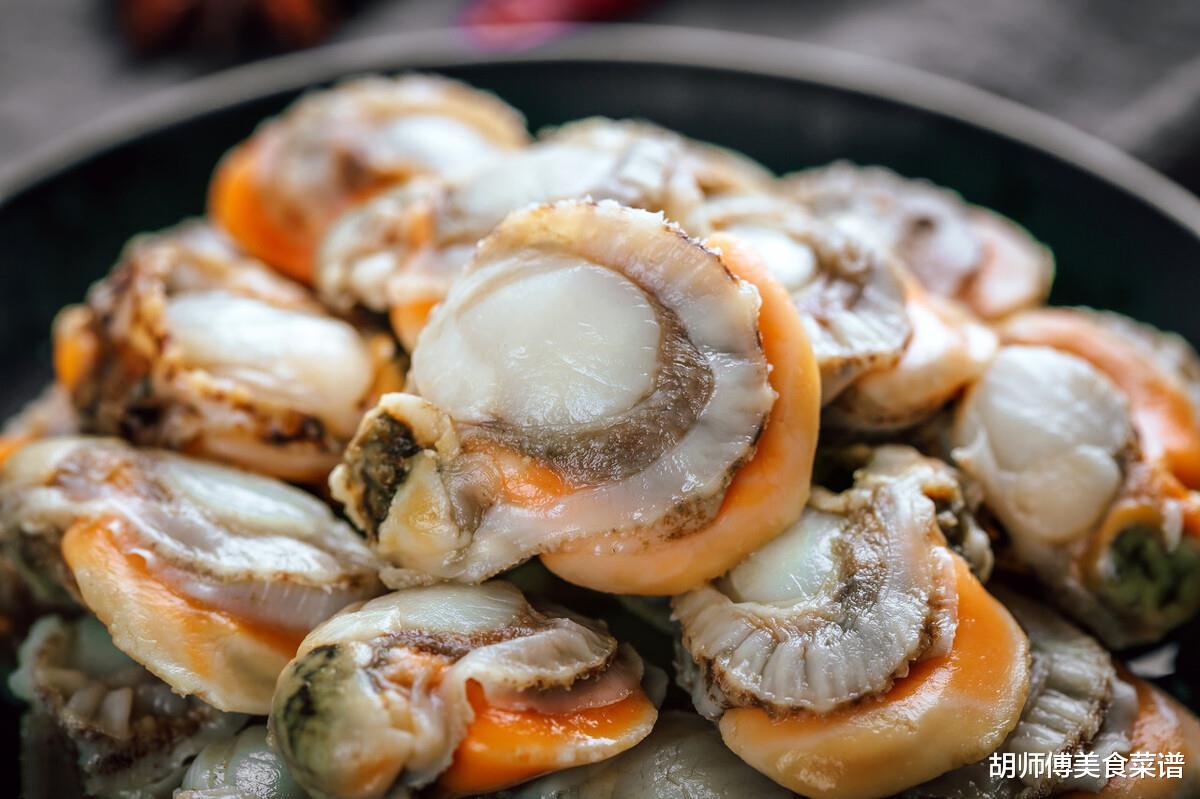 白萝卜|餐桌上的“胆固醇大户”被揪出,肥肉排不上号,医生提醒:不想给血管添堵,尽量少吃