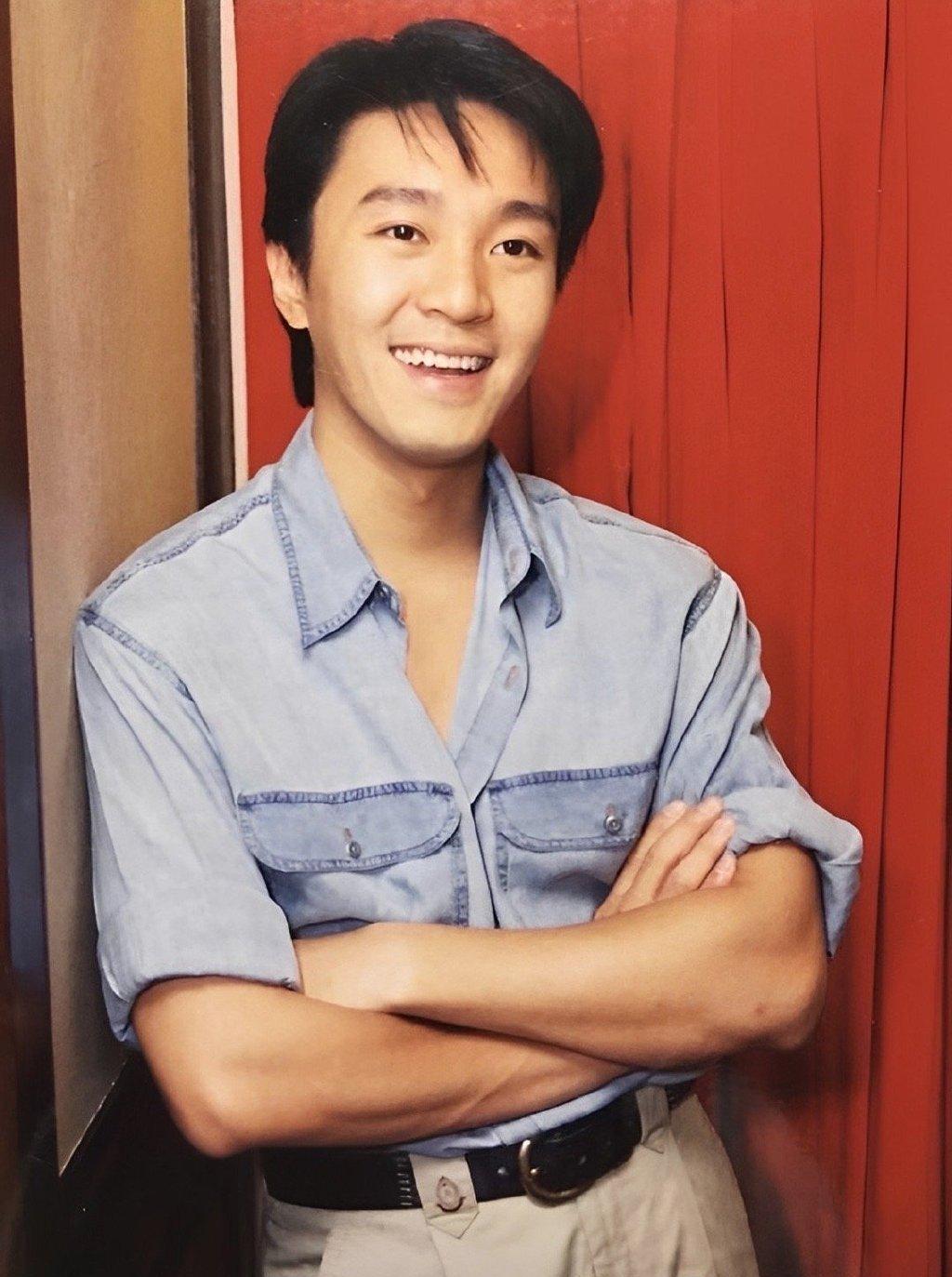 周星驰|看完周星驰招聘通知，网友：星爷根本每当“咸鱼”，他一直在努力