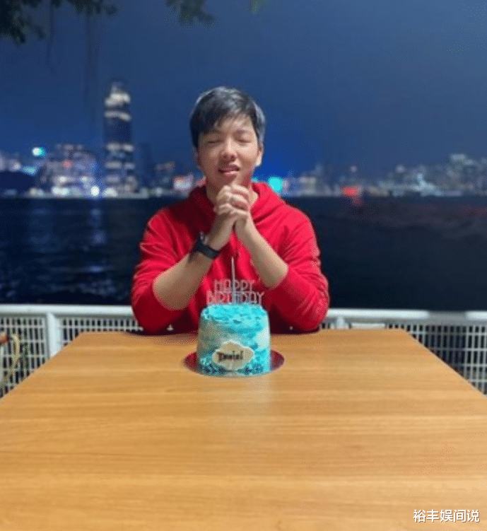 谭耀文|谭耀文为一双儿女庆生，兄妹合照犹如饼印，感叹什么时候可以退休