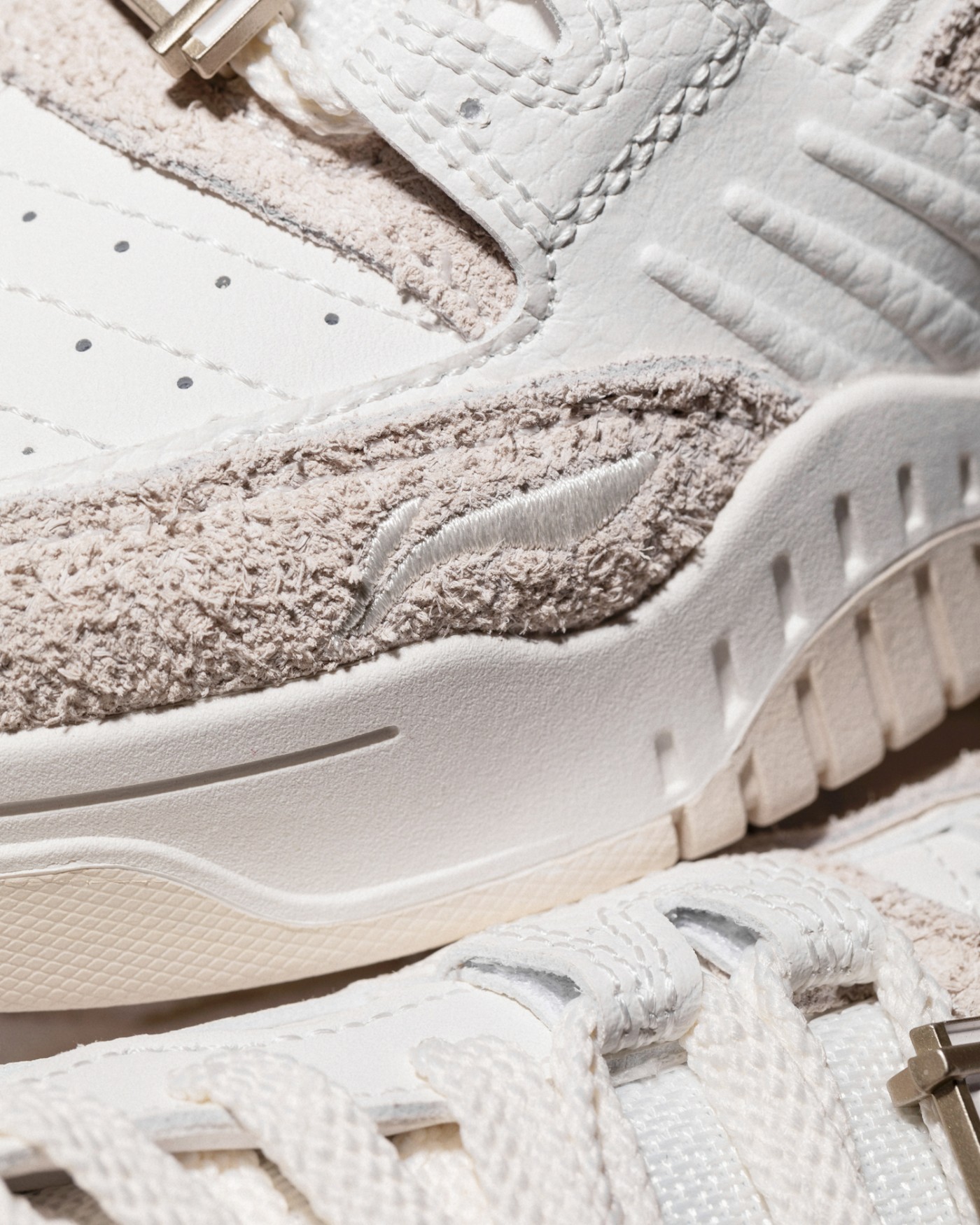 8 月鞋圈别这么刺激好吗!第一双就是王炸!看完价格不淡定了!