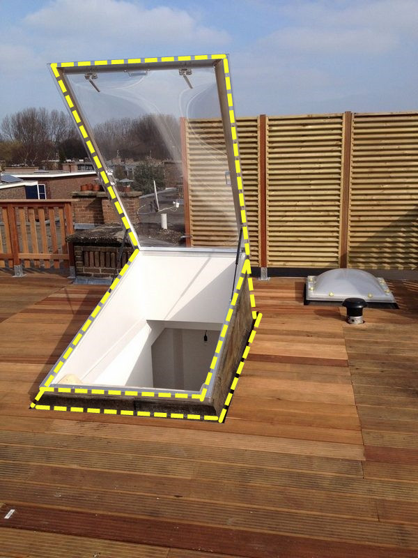 谁说买顶楼不好的?凿个天窗入口,把楼顶收拾干净,一家独享大露台!