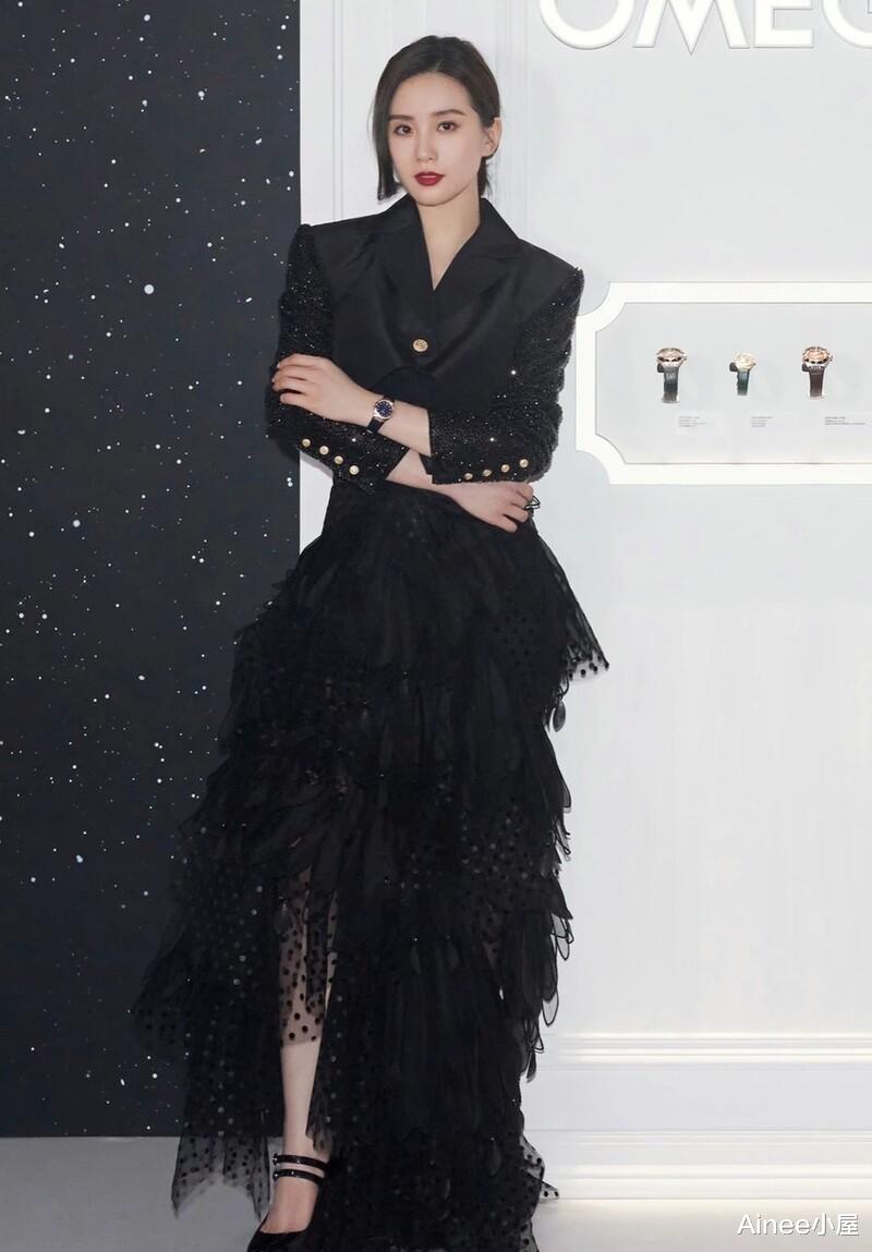 刘诗诗|刘诗诗风格变了不少,爱穿黑色扮成熟,优雅自信的样子挺迷人的