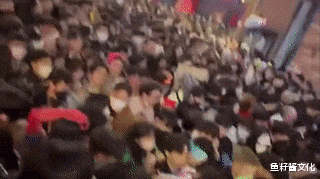 万圣节前夜,百具尸体街头横陈,10万人绝望逃命…