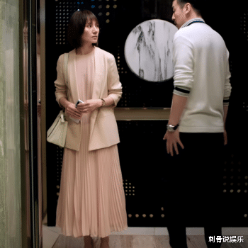 袁泉|同样年薪百万,袁泉高圆圆谁穿的更显贵?