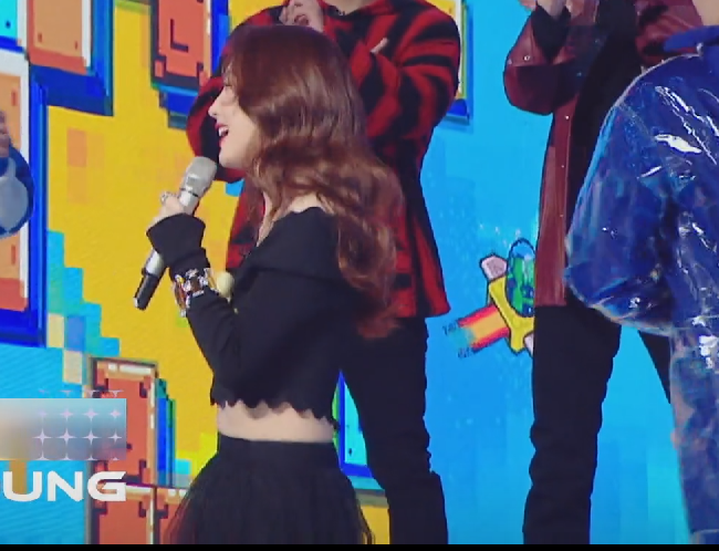 蔡文静|蔡文静玩游戏摔倒，杜淳和GAI反应截然不同！已婚男士的自觉呢？