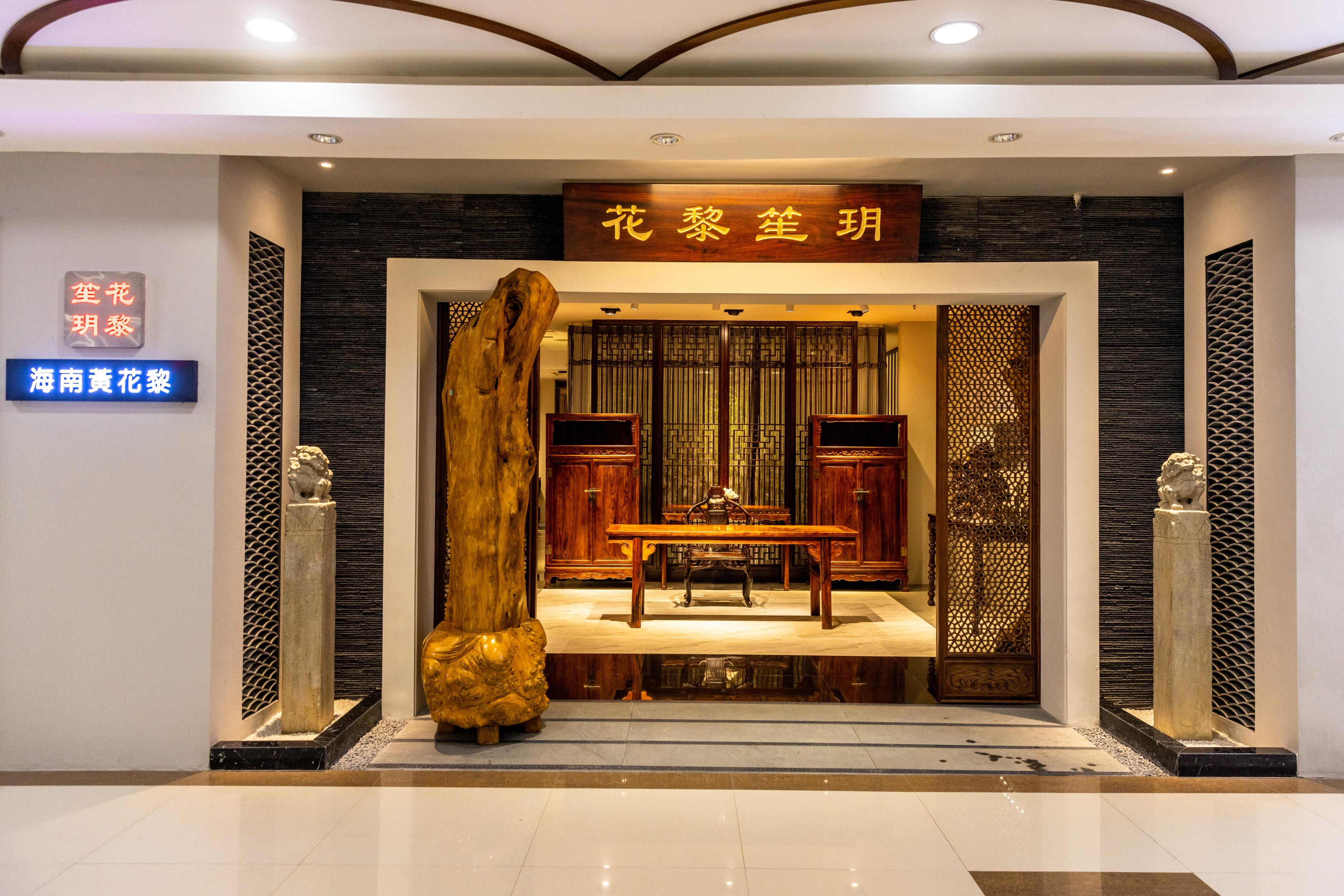 海南黄花梨|海南黄花梨月洞式门罩架子床 花黎笙玥