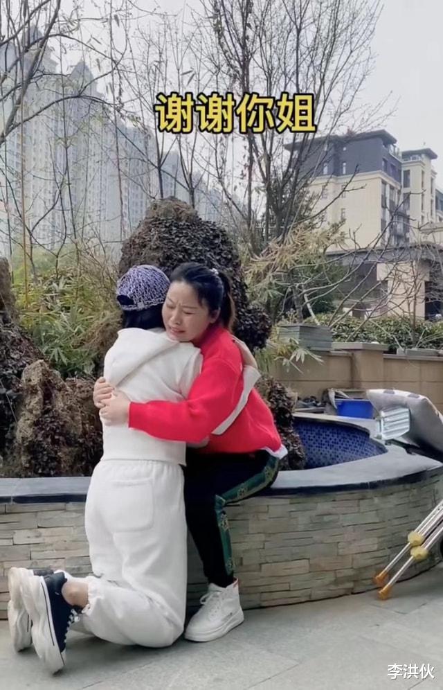 草帽姐|草帽姐真大度，给老公前任转账50万元给孩子看病，对方登门跪谢