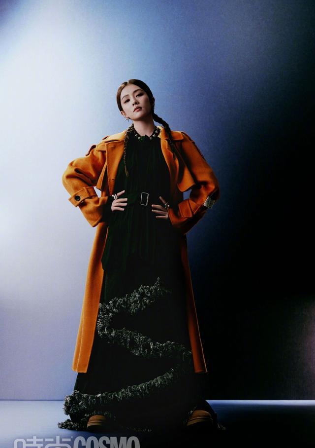 白鹿|白鹿扎双麻花辫写真大秀白皙香肩!身材曼妙太性感冷艳