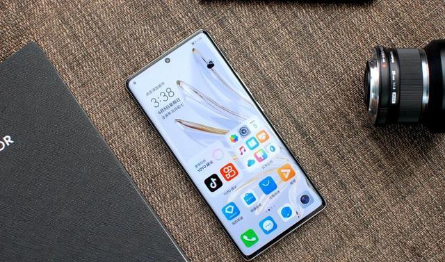 小米科技|直降800元，荣耀70已不再坚持，12G+256G实在划算