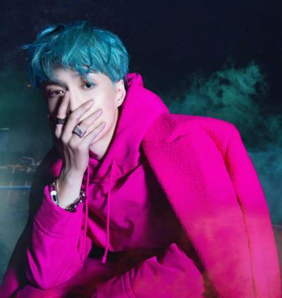 张艺兴|张艺兴发新歌应援排场足，肖战力挺周杰伦点赞，2人沉默出人意料