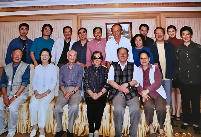 汤唯|导演许同均因疫情病逝,曾与周迅汤唯合作,两月前公开露面身体还很好