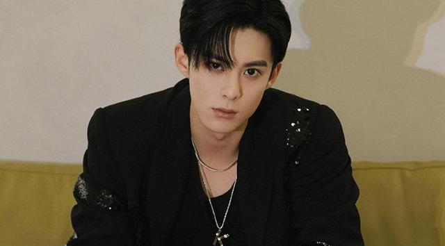 王鹤棣|王鹤棣女友是谁？圈外女友疑似早被曝光，二人在一起六年了