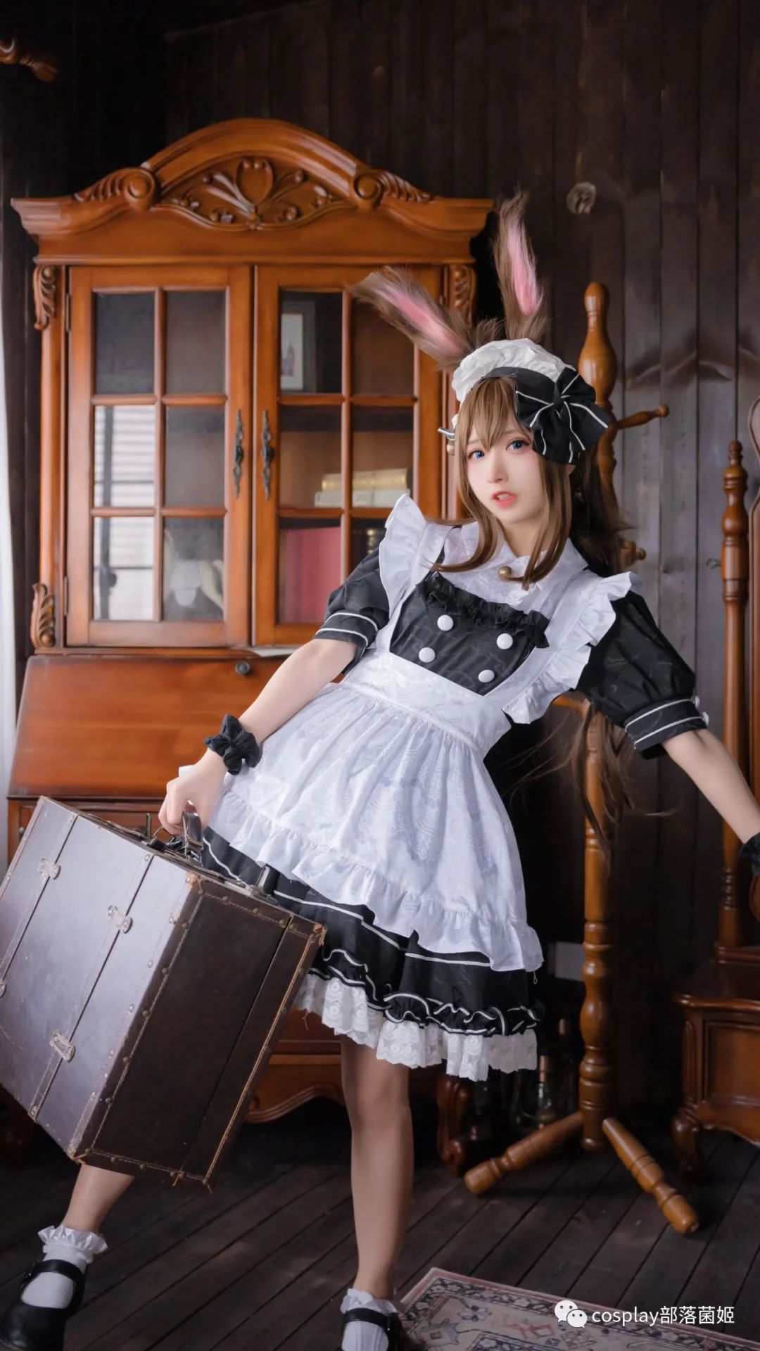 cos乖巧女仆阿米娅cos正片铁板欧尼酱