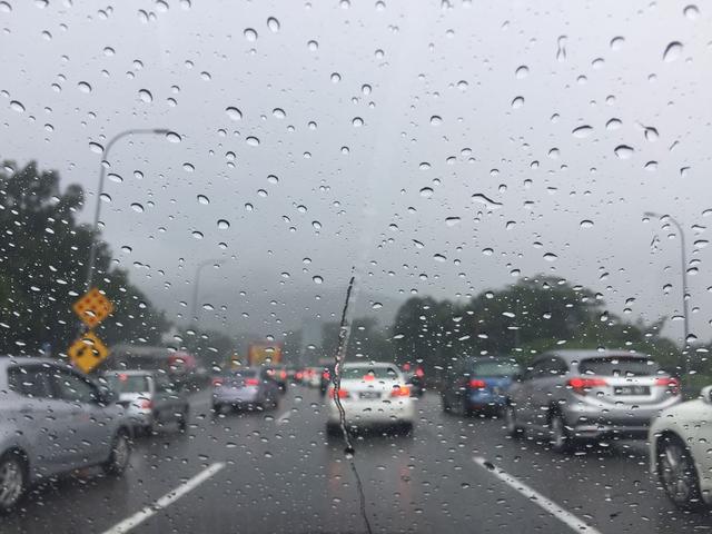 雨天视线不清如何开车?解决方法大揭密