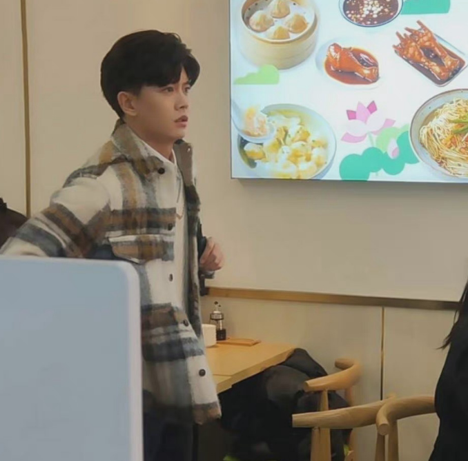 Angelababy|《暮色心约》主角同框,任嘉伦造型被吐糟太丑,与杨颖毫无CP感