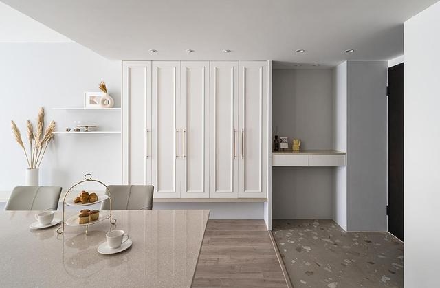 被她家的杏色装修迷住了,那叫一个养眼,没有一丝俗气