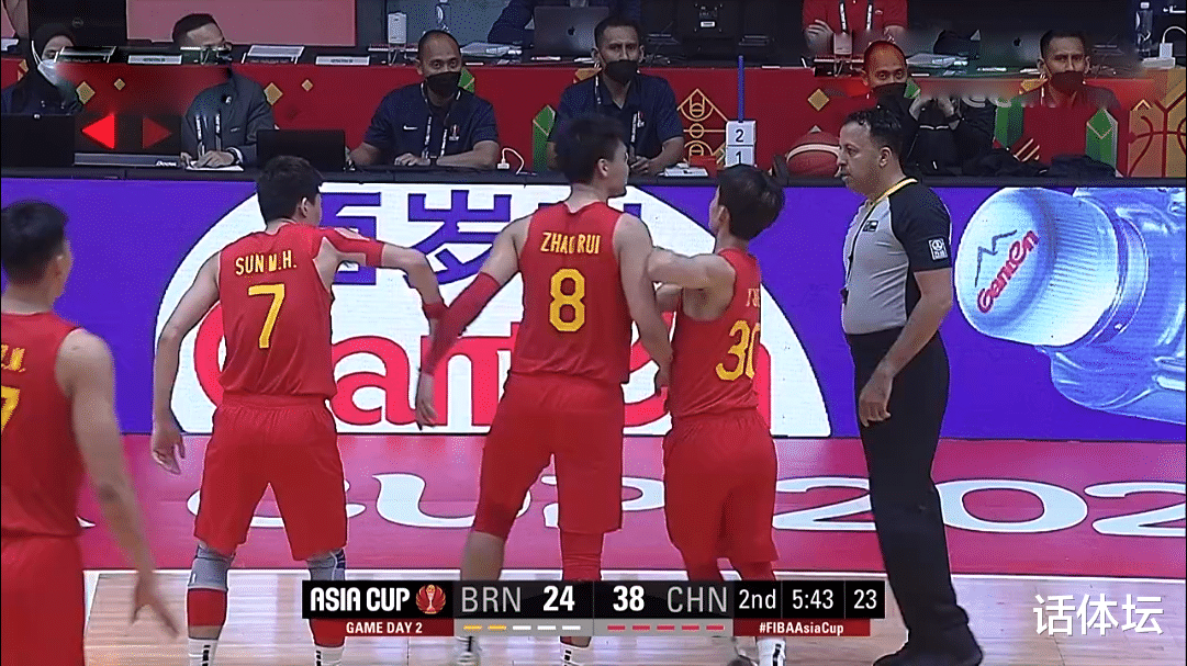 中国男篮|杜锋急了！男篮血性1战，2分钟罚下2员大将，央视：肘击都不吹！