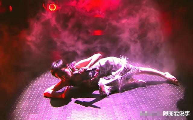 乘风破浪的姐姐|离了大谱！《浪姐》从高端励志节目，堕落成大型“卖肉”现场